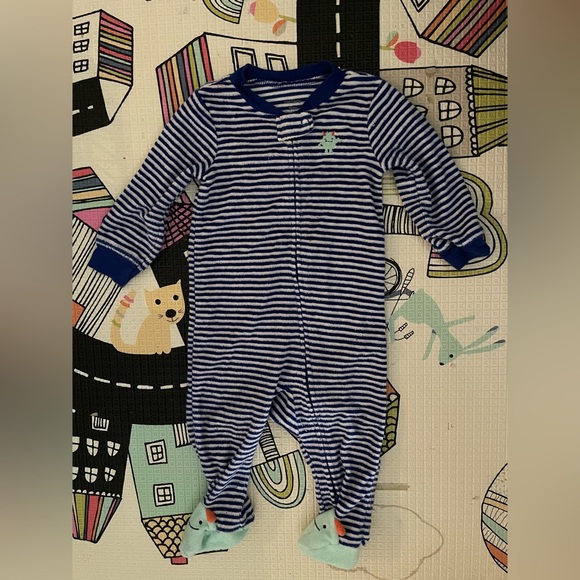 2 (plus 1 free) sleeper/onesies size 9 months - Picture 6 of 7